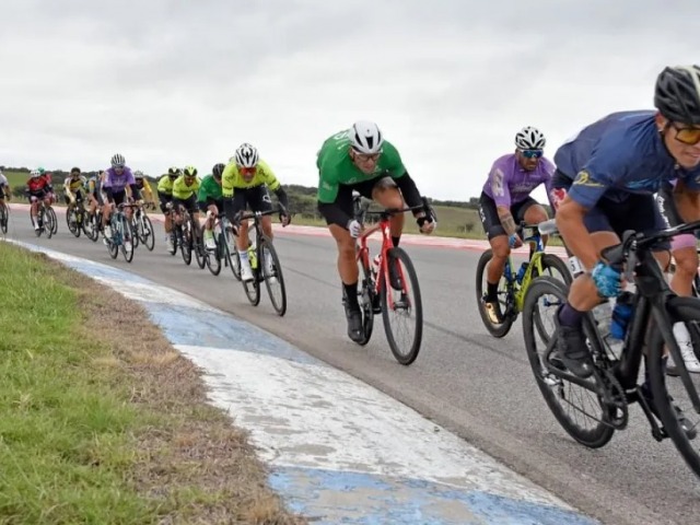 Con presencia olavarriense, comenz� la 7� Vuelta a La Pampa